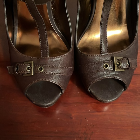 EUC Charles by Charles David size 9M Brown Leather T Strap Heels - Picture 4 of 13